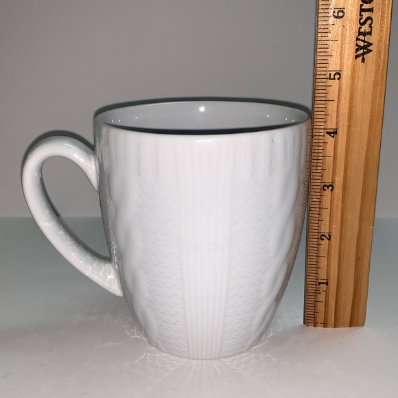 Knitted Pattern White Mug - Picture 8 of 9
